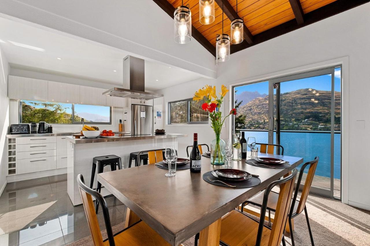 Queenstown Lakefront Dream 4 Bed ภายนอก รูปภาพ