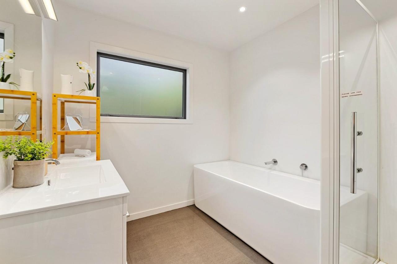 Queenstown Lakefront Dream 4 Bed ภายนอก รูปภาพ